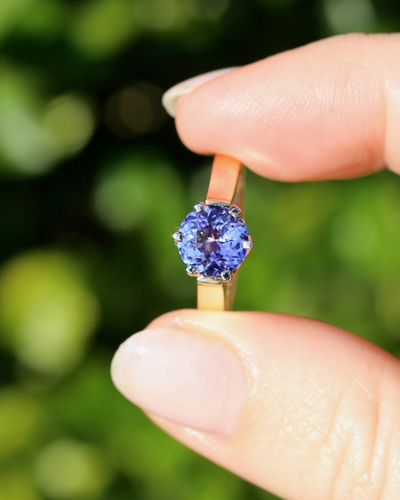 1.65ct Tanzanite in Vintage Mixed Metal 9ct White & Yellow Gold Ring, size Q1/2 or 8.25