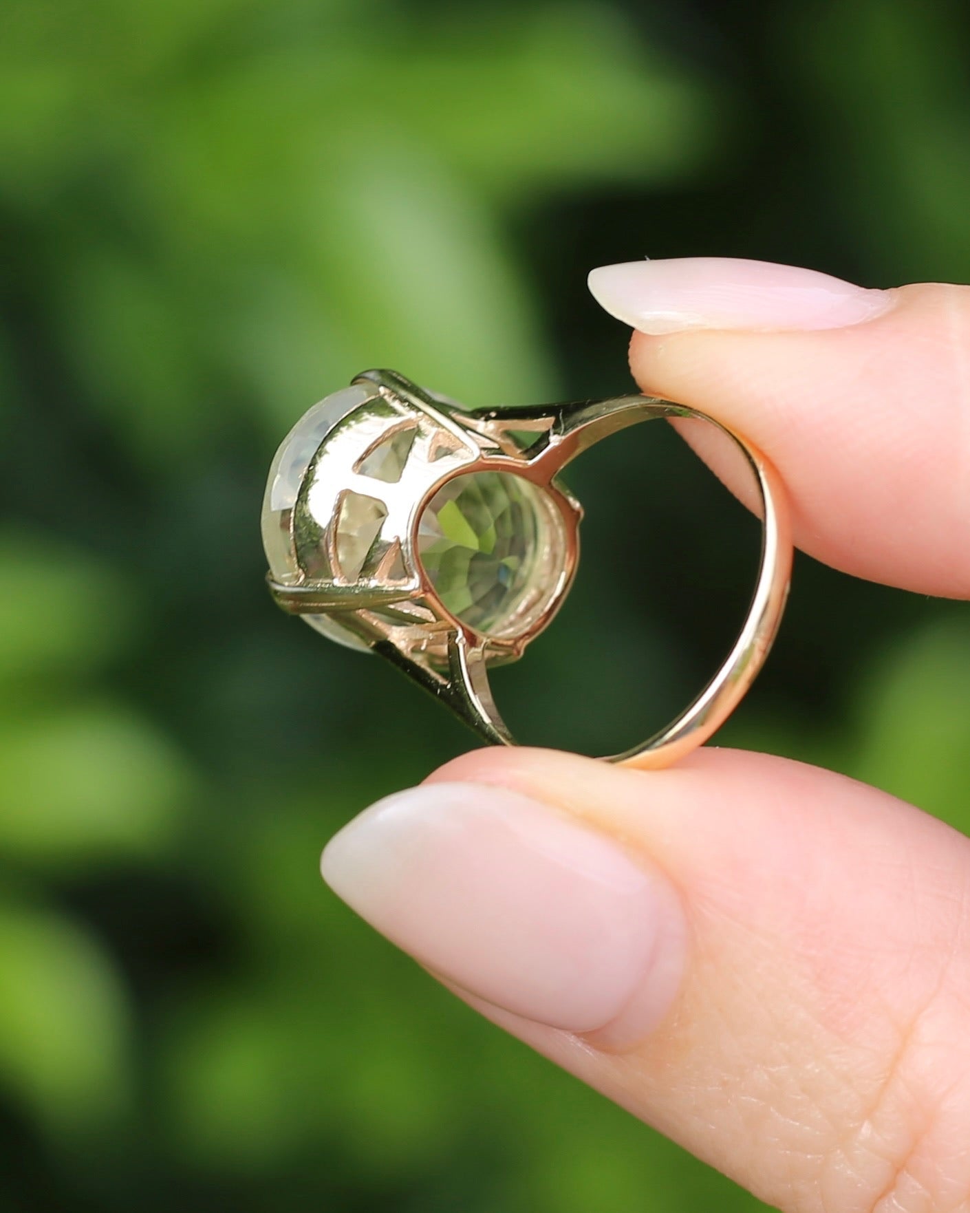 Vintage 10.5ct Oval Prasiolite or Green Amethyst Ring, 9ct Yellow Gold, size N1/2 or 7, 4.60g