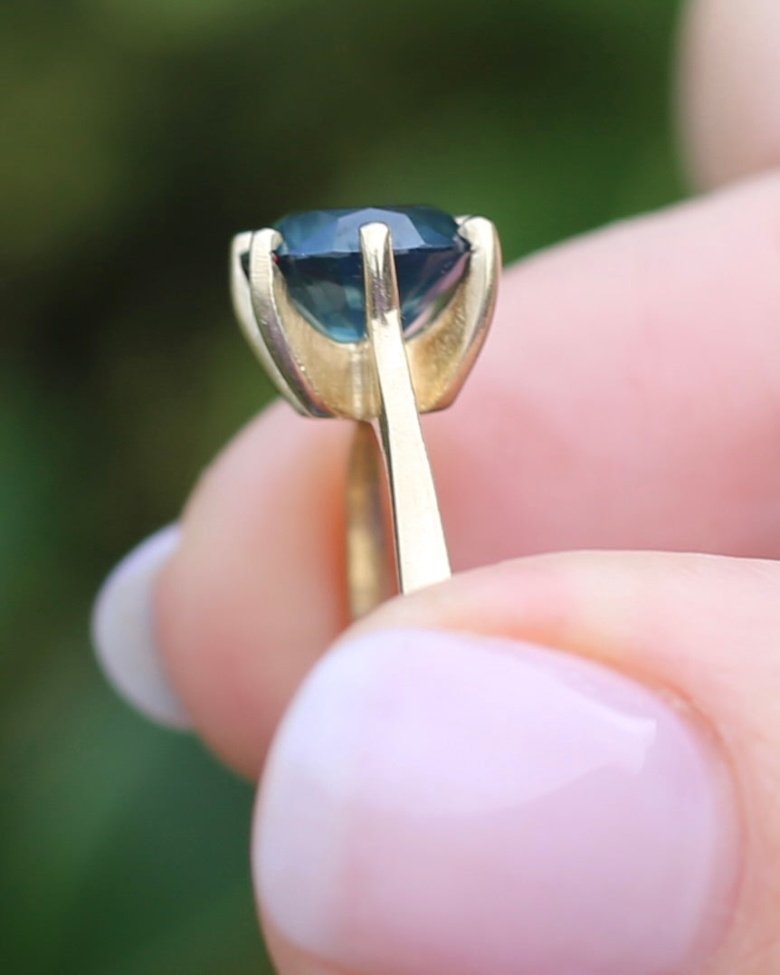 2.95ct Unheated Parti Sapphire Solitaire, 9ct Yellow Gold, size O or 7.5, 3.05g