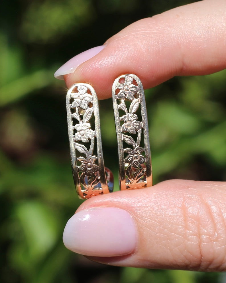 Floral Hand Carved 9ct Yellow Gold Earrings - Studs-, 9ct Yellow Gold, 3.13g