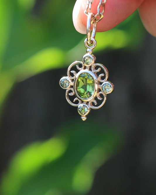 Vintage Bezel Set Peridot Pendant, 9ct Yellow Gold, 1.74g