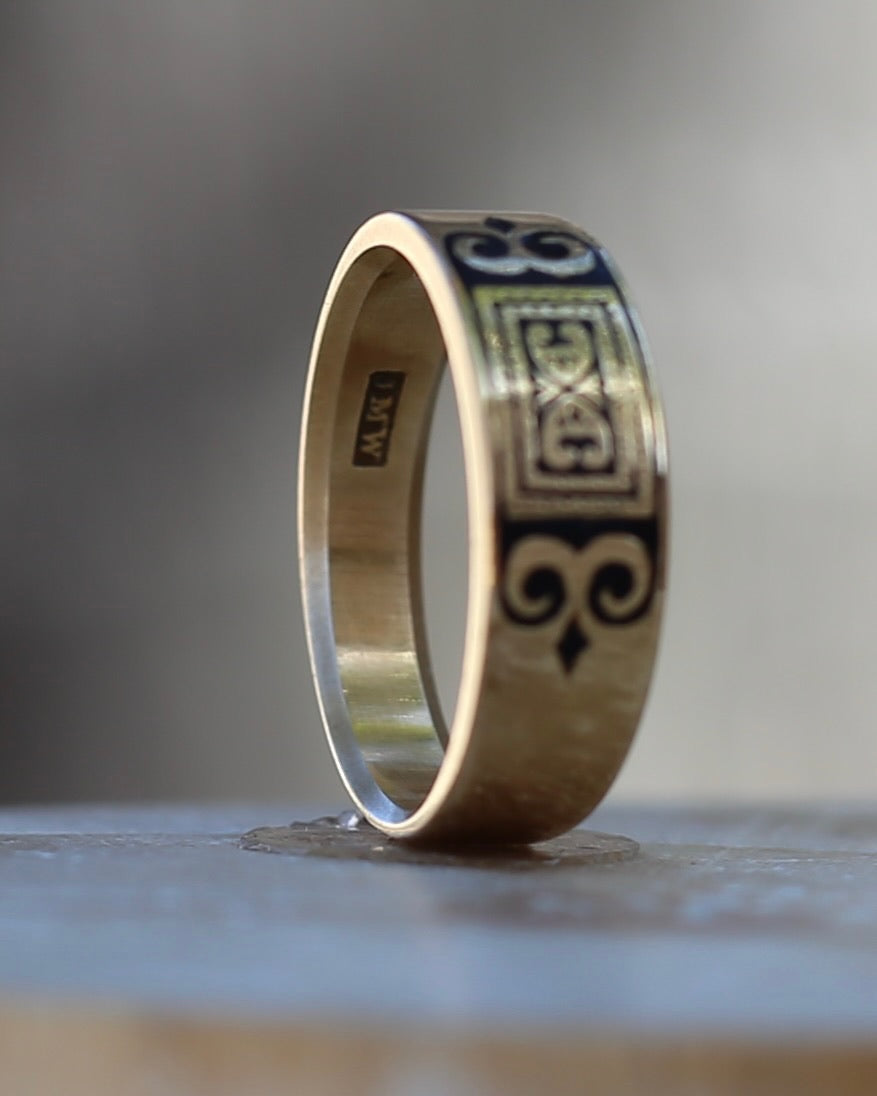 Antique Early Australian J. M. Wendt Enamel Set Band, 18ct Yellow Gold, size N or just over 6.5 (fits more like an M-M1/2 due to width)
