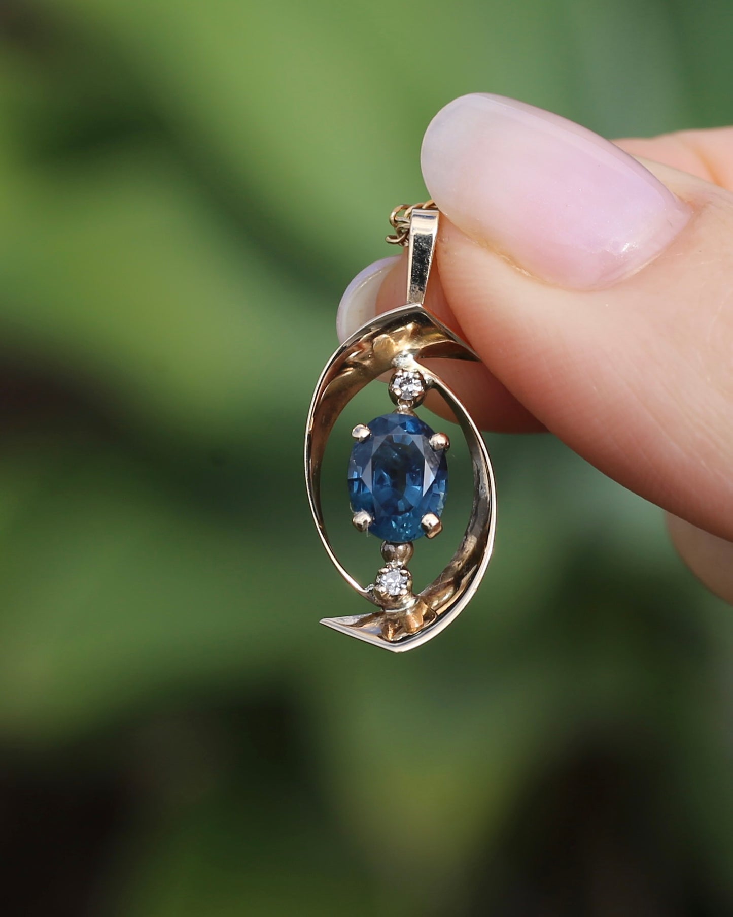 1.5ct Natural Blue Sapphire and Diamond Vintage Pendant, 9ct Yellow Gold, 1.57g