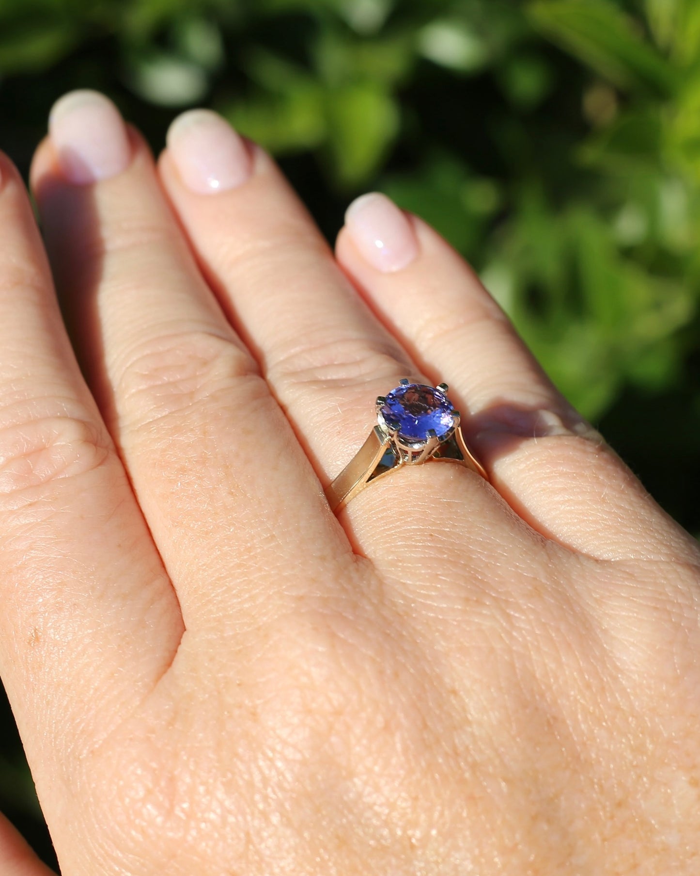 1.65ct Tanzanite in Vintage Mixed Metal 9ct White & Yellow Gold Ring, size Q1/2 or 8.25
