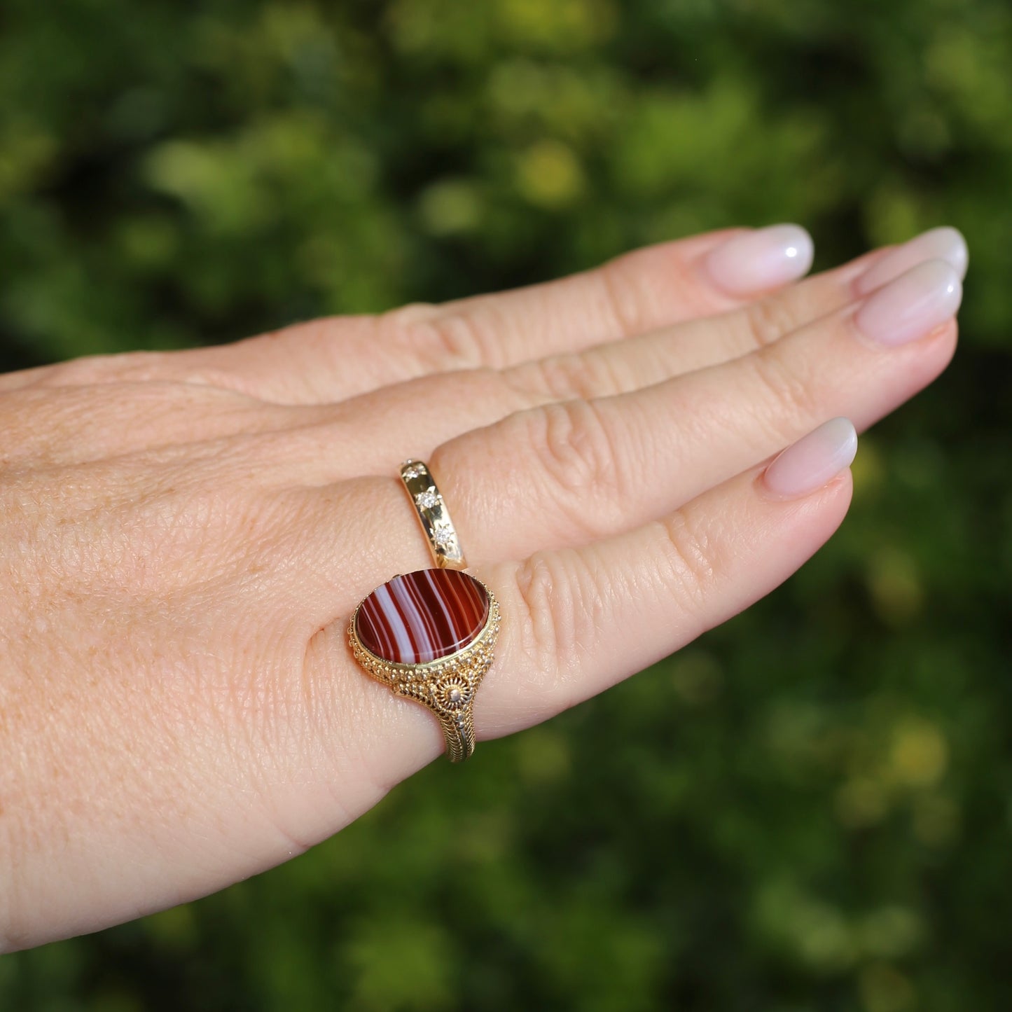 Mid Century Banded Agate in the Elaborate Scroll Detailed Floral Ring, 14ct Yellow Gold, size K1/2 or just under 5.5