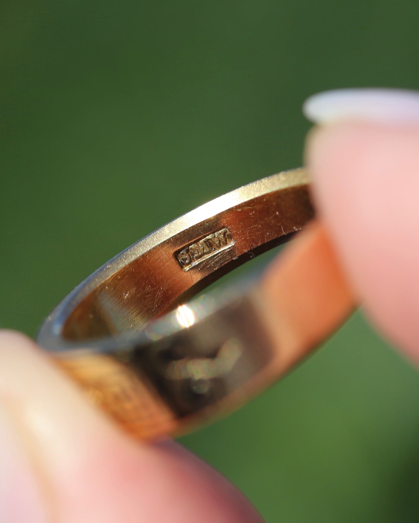 Antique Early Australian J. M. Wendt Enamel Set Band, 18ct Yellow Gold, size N or just over 6.5 (fits more like an M-M1/2 due to width)