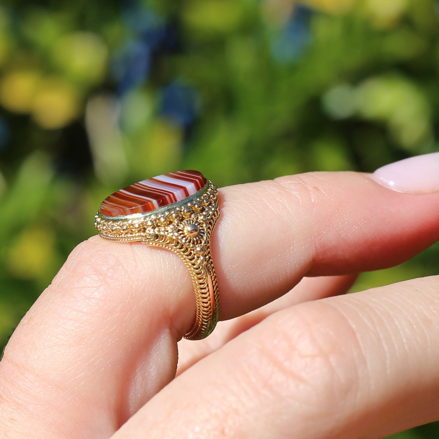 Mid Century Banded Agate in the Elaborate Scroll Detailed Floral Ring, 14ct Yellow Gold, size K1/2 or just under 5.5