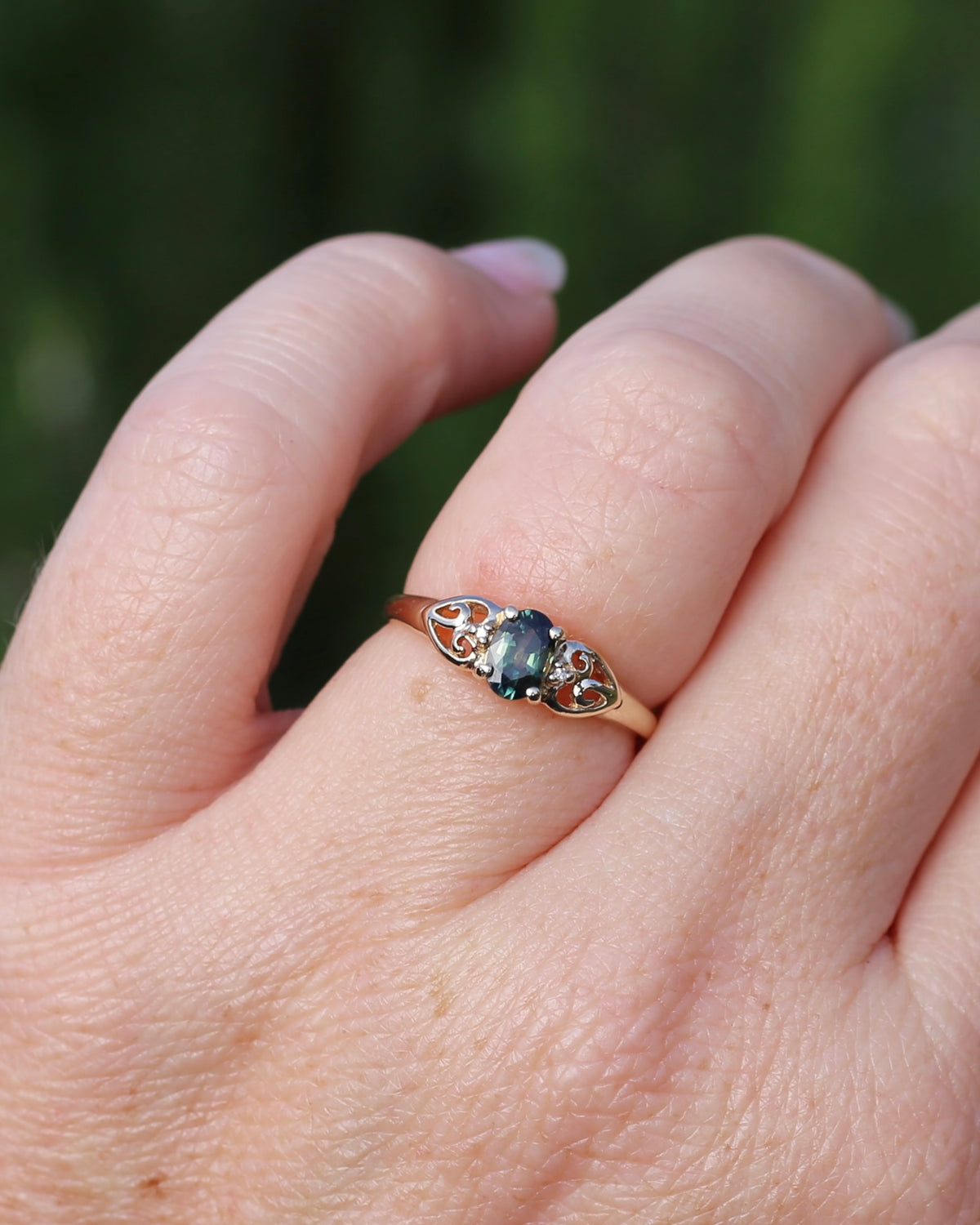 0.75ct Natural Teal Green Parti Sapphire with tiny Diamond Set Swirl Shoulders, 9ct Yellow Gold, size M1/2  or  just under 6.5, 1.44g