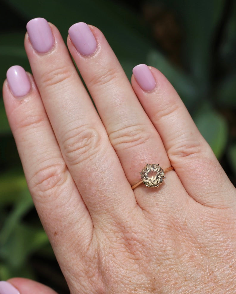2.5ct Round Natural Heliodor (Yellow Beryl), 6 Claw Set, 9ct Yellow Gold, size N1/2 or 7, 2.0g