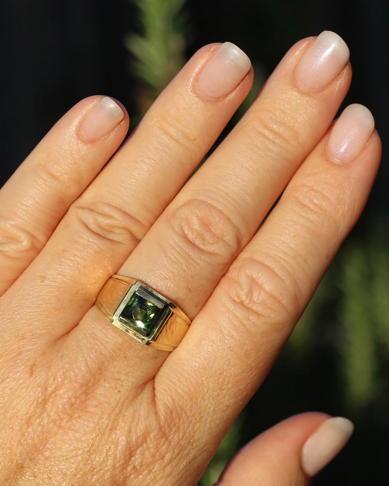Circa 1950s 2.05ct Natural Unheated Parti Sapphire Signet Ring, 18ct Yellow Gold, size T1/2 or just under 10, 6.59g