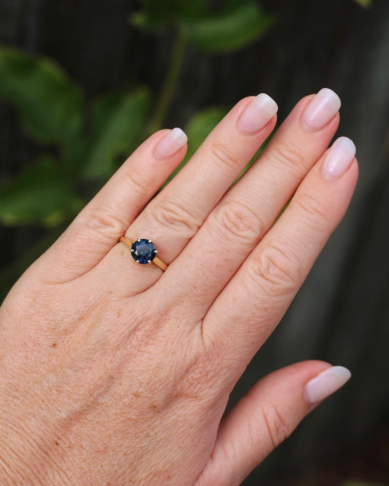 Vintage 2.44ct Blue Parti Ring, 14ct Yellow Gold, size O or 7.25, 2.49g with valuation