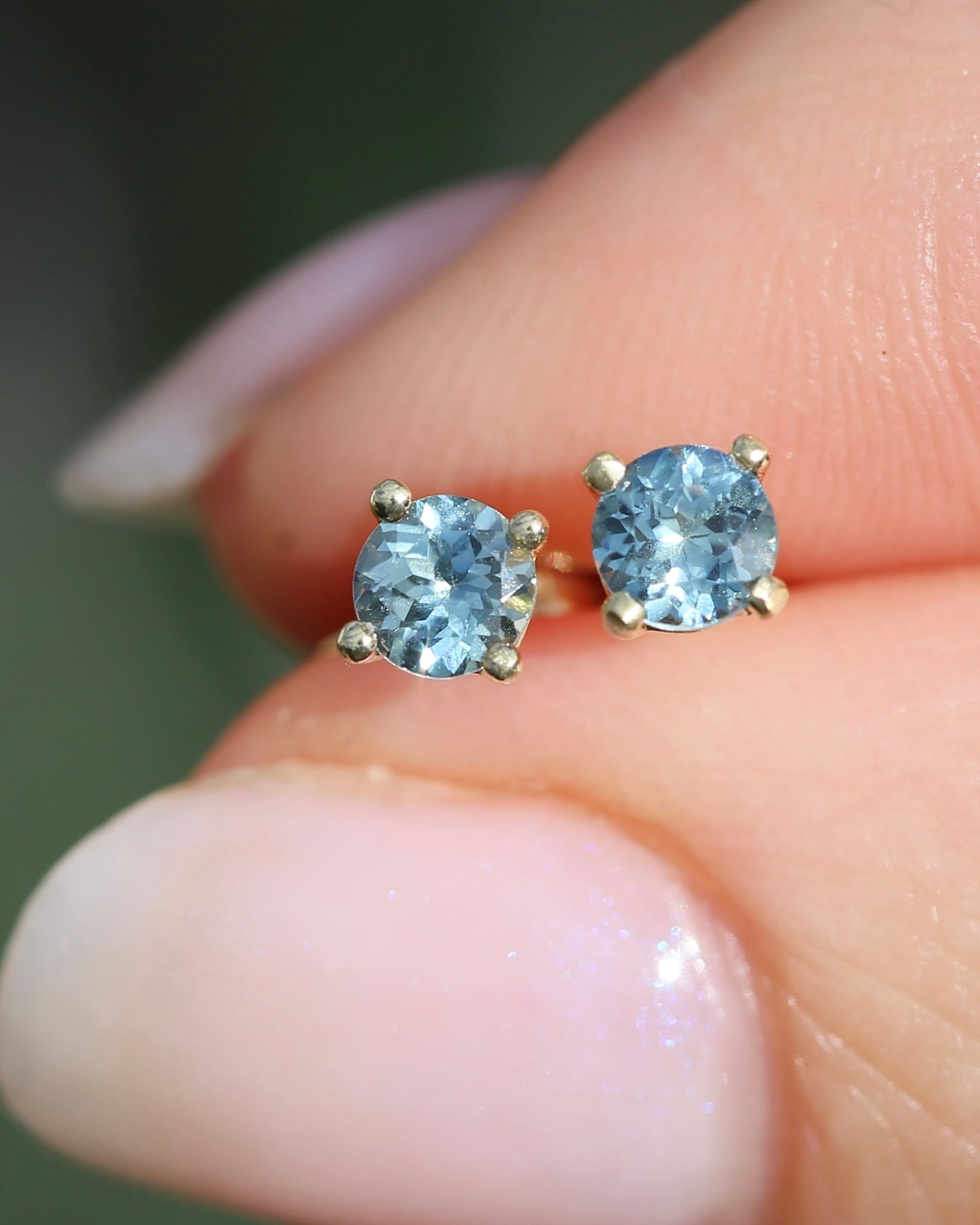 0.8ct Pale Blue Parti Sapphire Studs, 9ct Yellow Gold, 0.76g