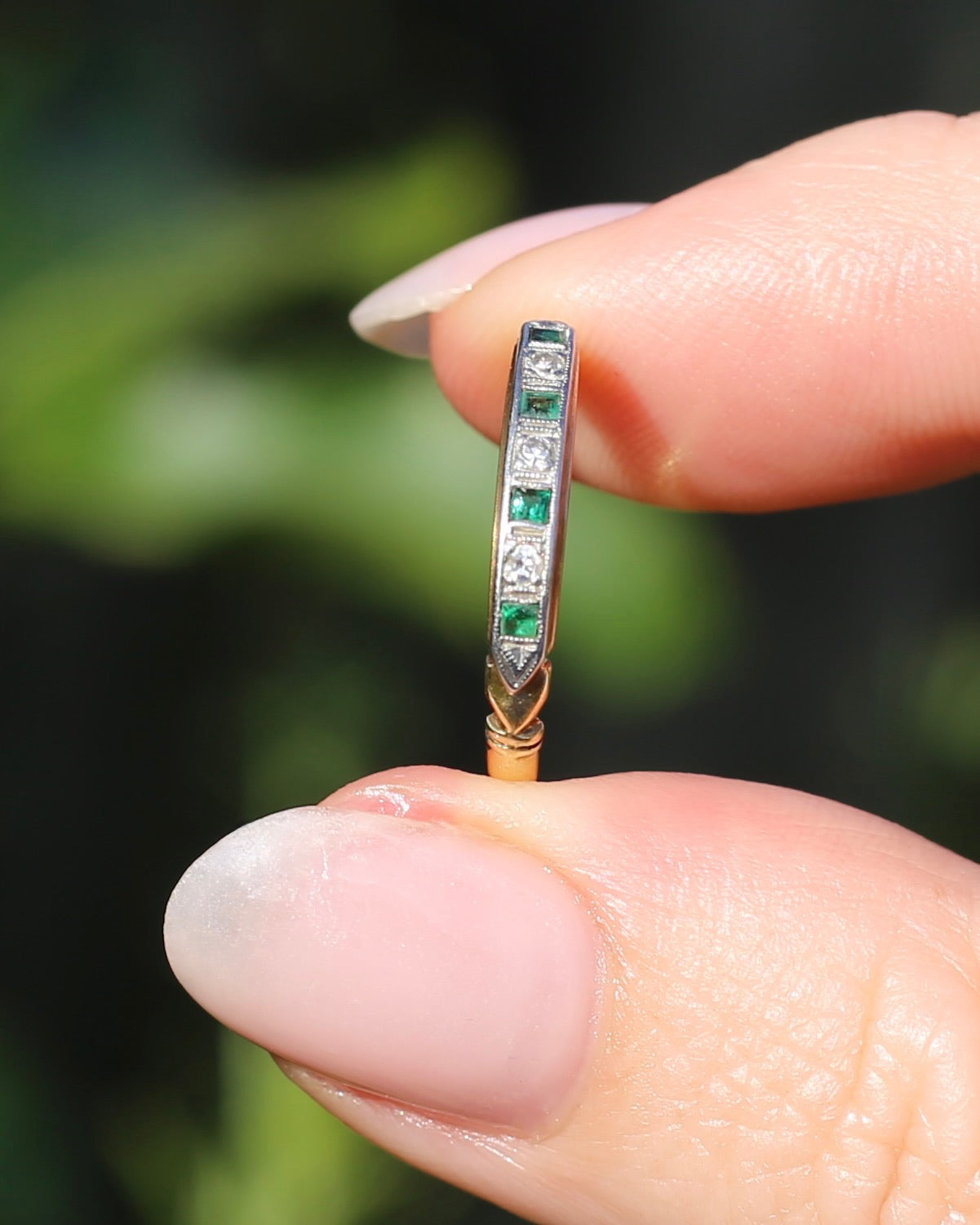 Circa 1930s Natural Emerald & Single Cut Diamond 18ct & Platinum 7 Stone Stacker, size O or 7.25, 2.05g