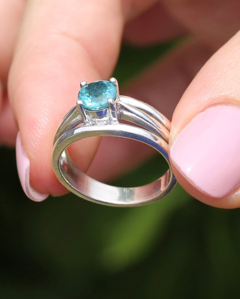 Natural Apatite Ring, Sterling Silver, size N or 6.75 (fits more like L1/2 - M or 6 due to width), 4.65g