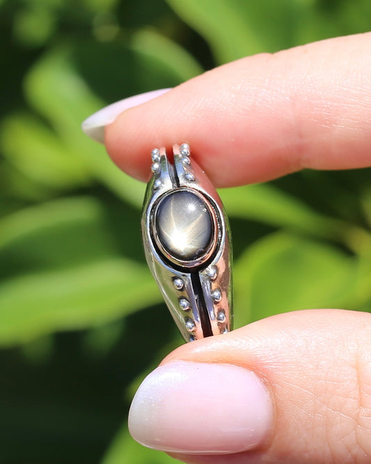 Amazing Chunky Silver and Gold Mized Metal Natural Star Sapphire Ring, size Q or 8 (fits more like a P1/2), 16.13g