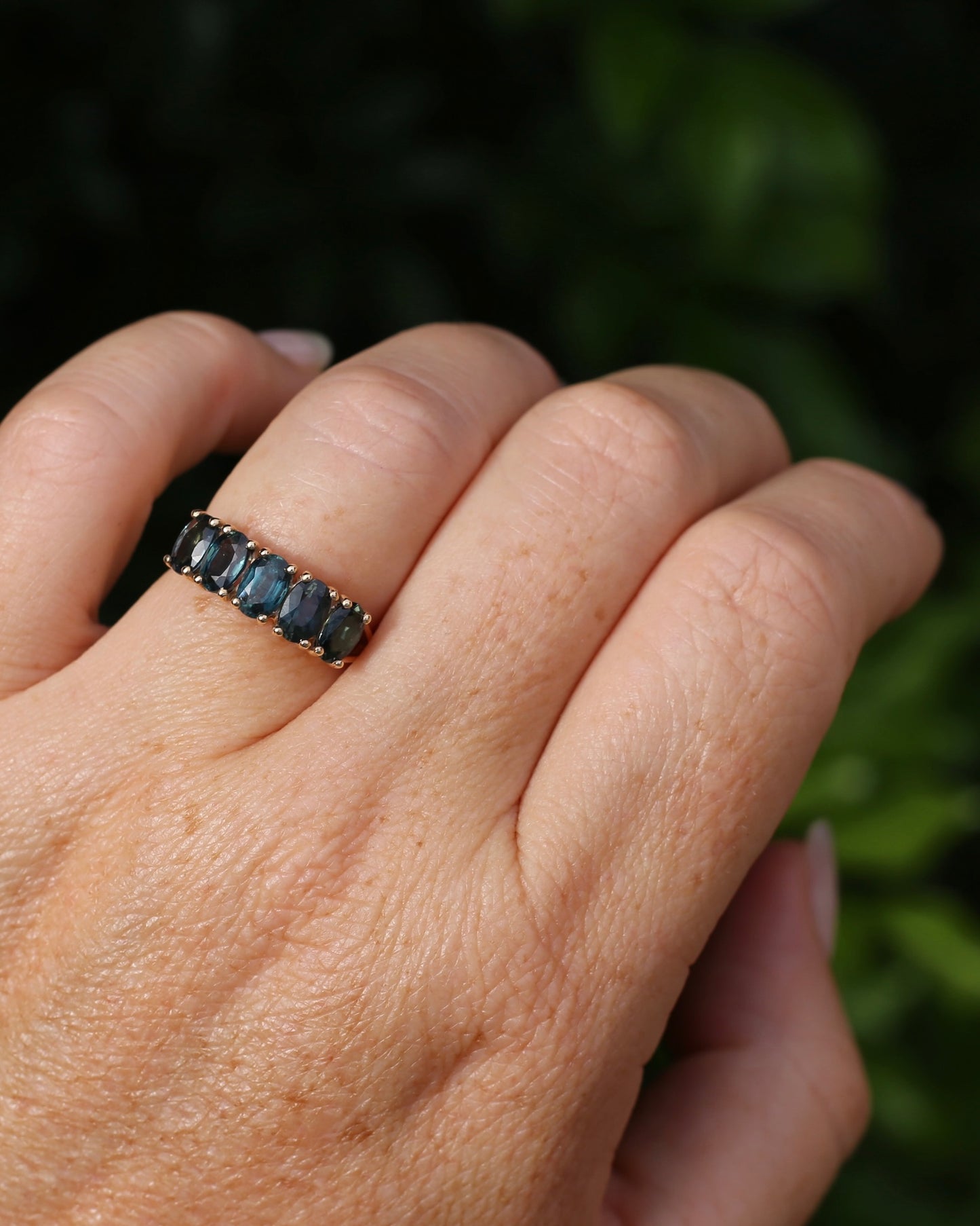 Vintage 3.25ct Five Stone Parti Sapphire Ring, 9ct Yellow Gold, size O1/2 or 7.5 with valuation, 3.05g