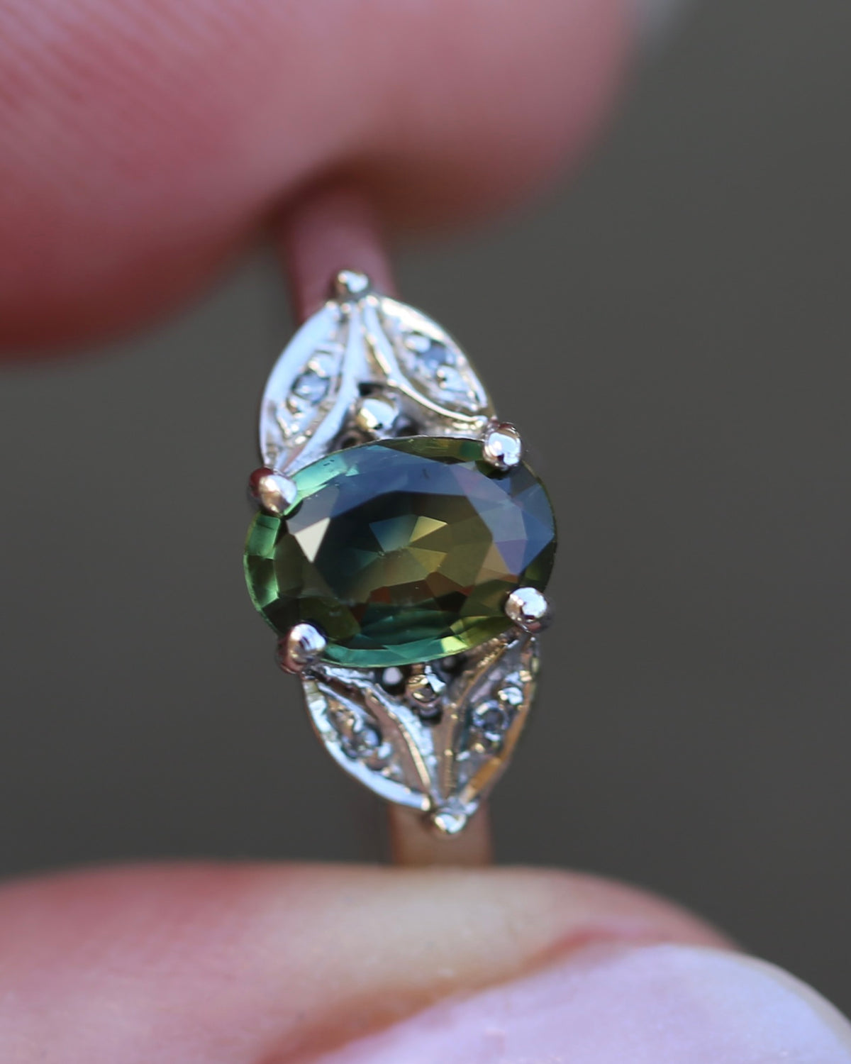 0.8ct Parti Sapphire and Single Cut Diamond Ring, 9ct White Gold, size N or just over 6.5, 2.00g