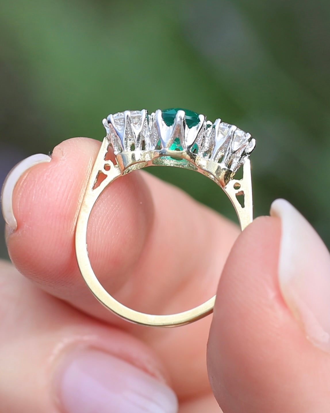 1988 Made Green and White Stone Trilogy, 9ct Yellow and White Gold, size L or 5.75, 2.23g