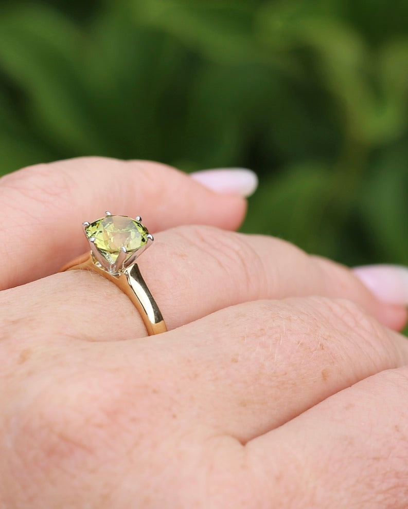 Breathtaking 2.59ct Natural Greenish Yellow Sapphire in Vintage 6 claw Mixed Metal 14ct Gold, 14ct White and Yellow Gold, size O or just over 7, 3.61g, with valuation