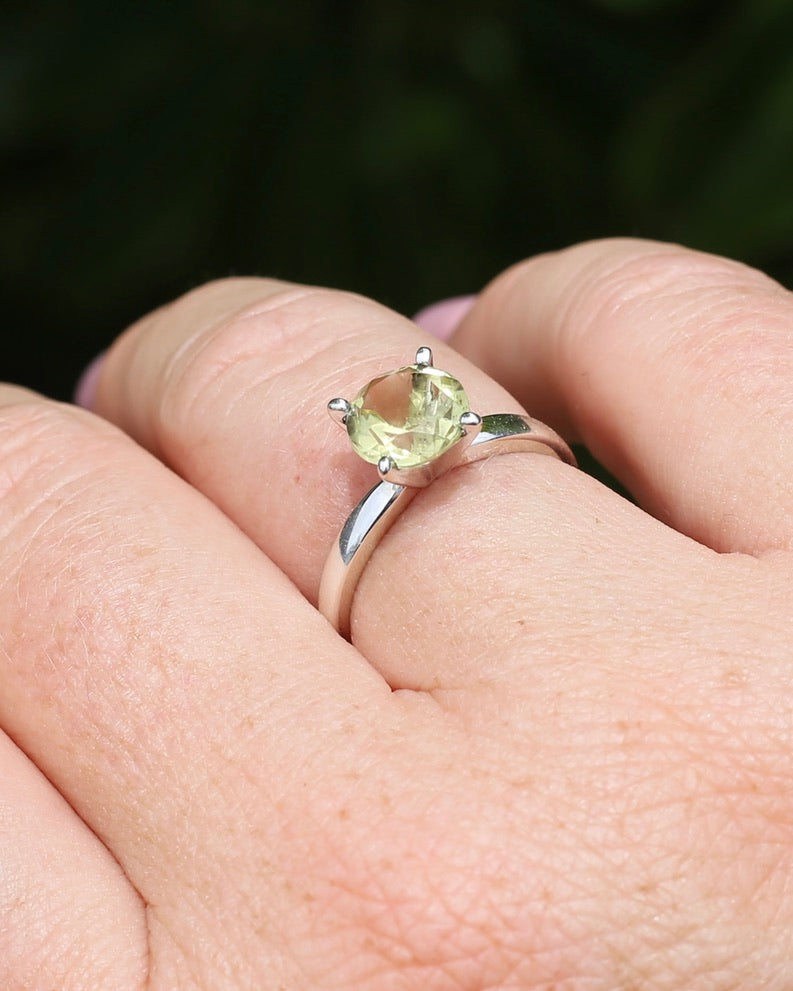 1.8ct Lemon Quartz Solitaire, Sterling Silver, size O or 7.25, 2.04g
