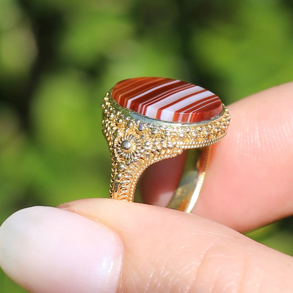 Mid Century Banded Agate in the Elaborate Scroll Detailed Floral Ring, 14ct Yellow Gold, size K1/2 or just under 5.5