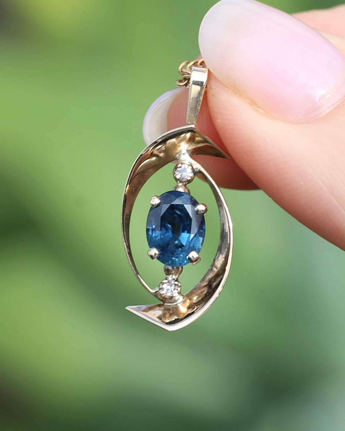 1.5ct Natural Blue Sapphire and Diamond Vintage Pendant, 9ct Yellow Gold, 1.57g