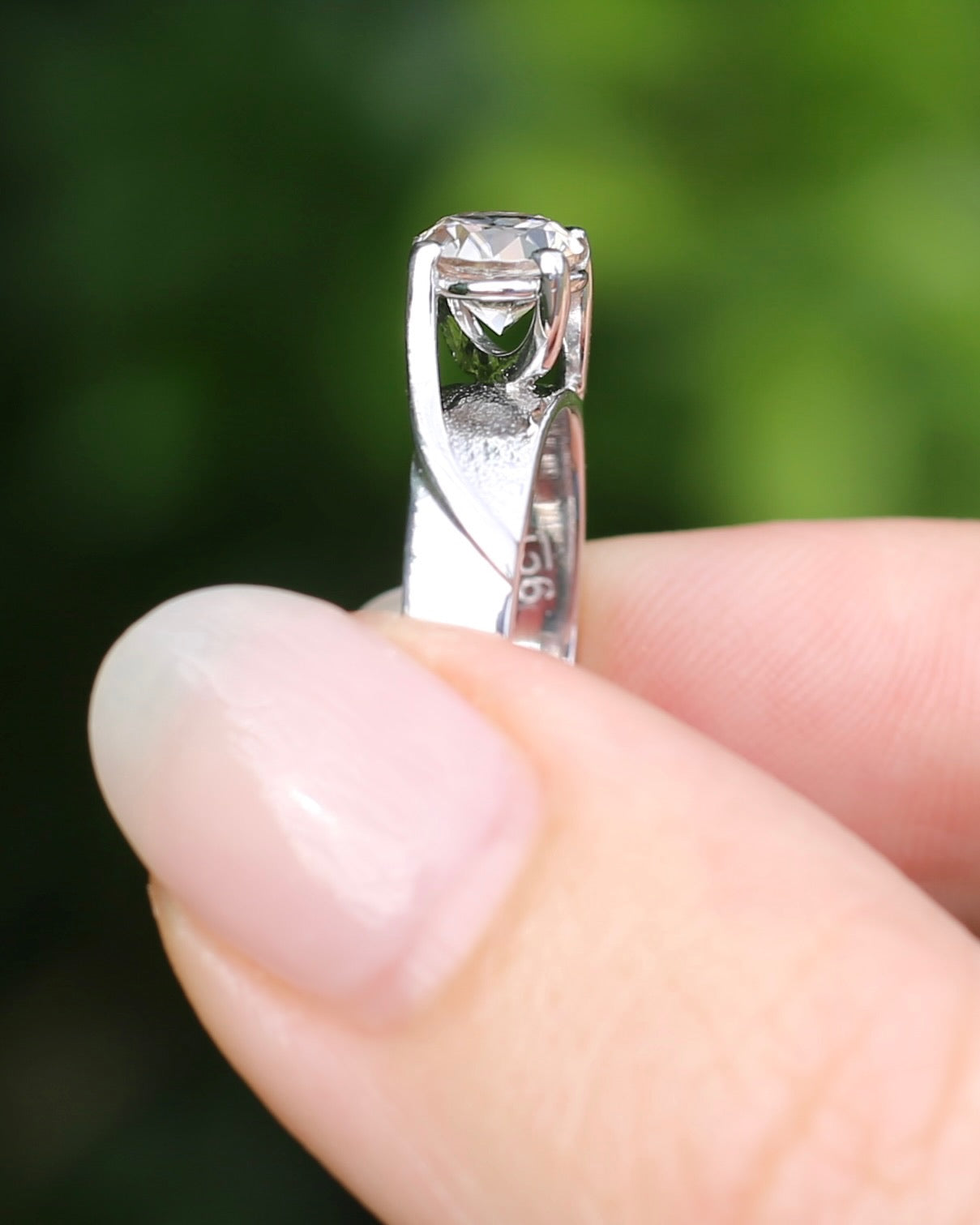 Circa 1970s 1.57ct White Pink Australian Zircon Ring, 9ct White Gold, size N or 6.75, 3.44g