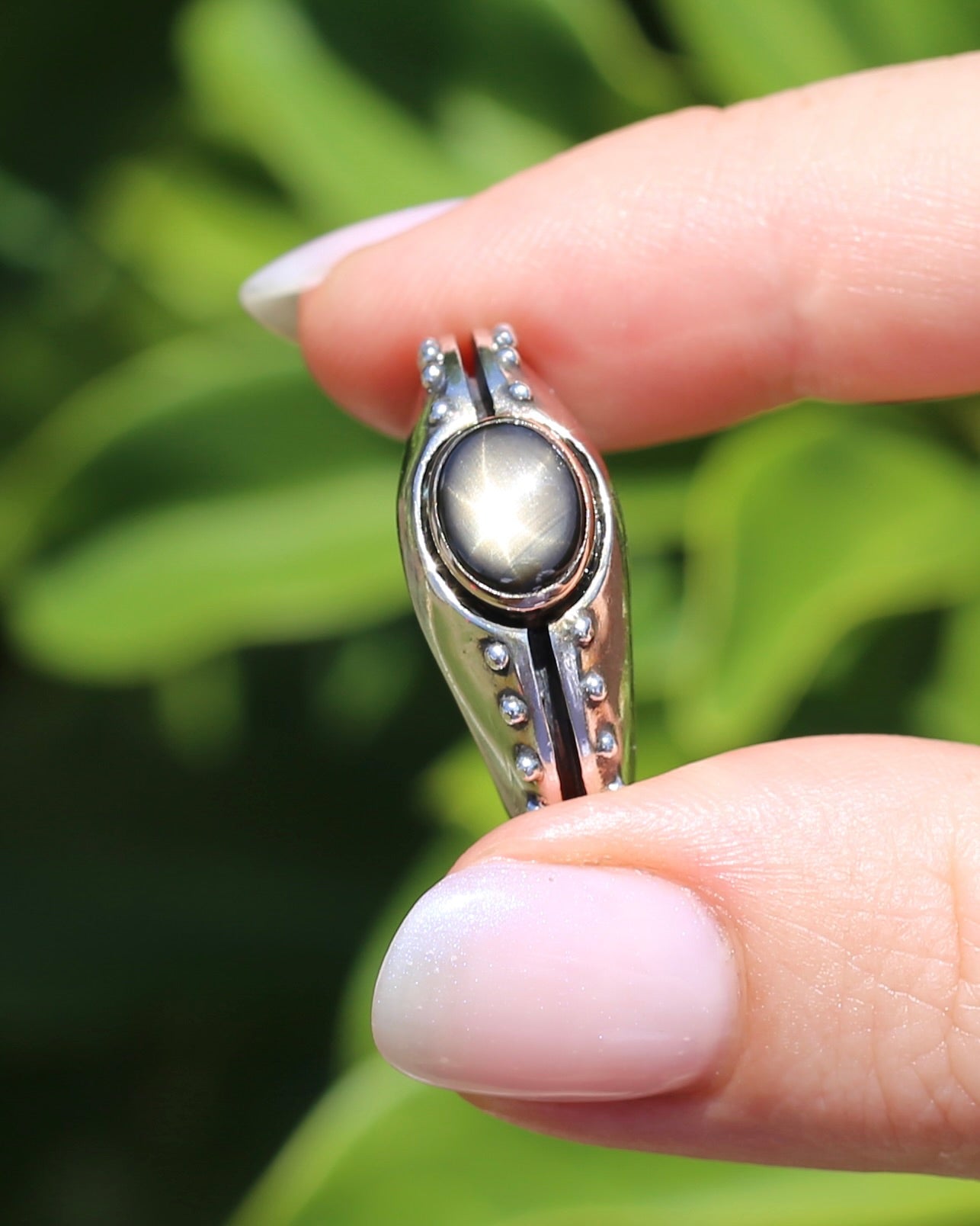 Amazing Chunky Silver and Gold Mized Metal Natural Star Sapphire Ring, size Q or 8 (fits more like a P1/2), 16.13g