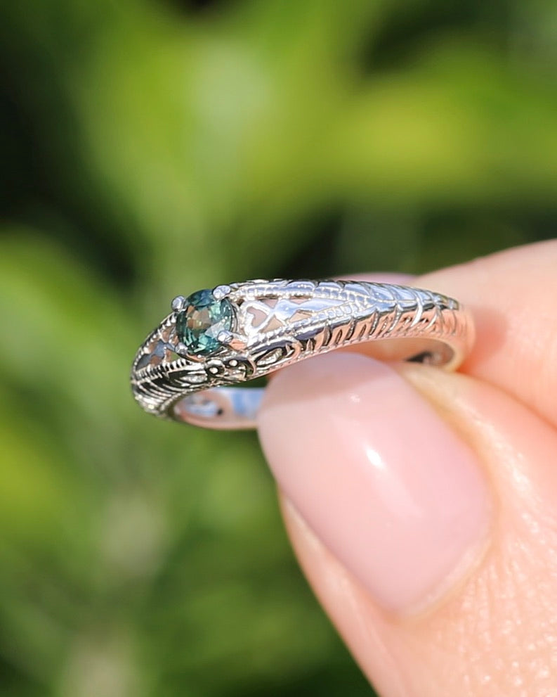0.4ct Parti Sapphire Solitaire, Silver Filigree Ring, size N1/2 or 7, 2.6g