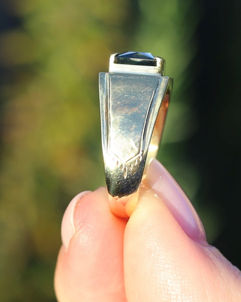 Circa 1950s 2.05ct Natural Unheated Parti Sapphire Signet Ring, 18ct Yellow Gold, size T1/2 or just under 10, 6.59g