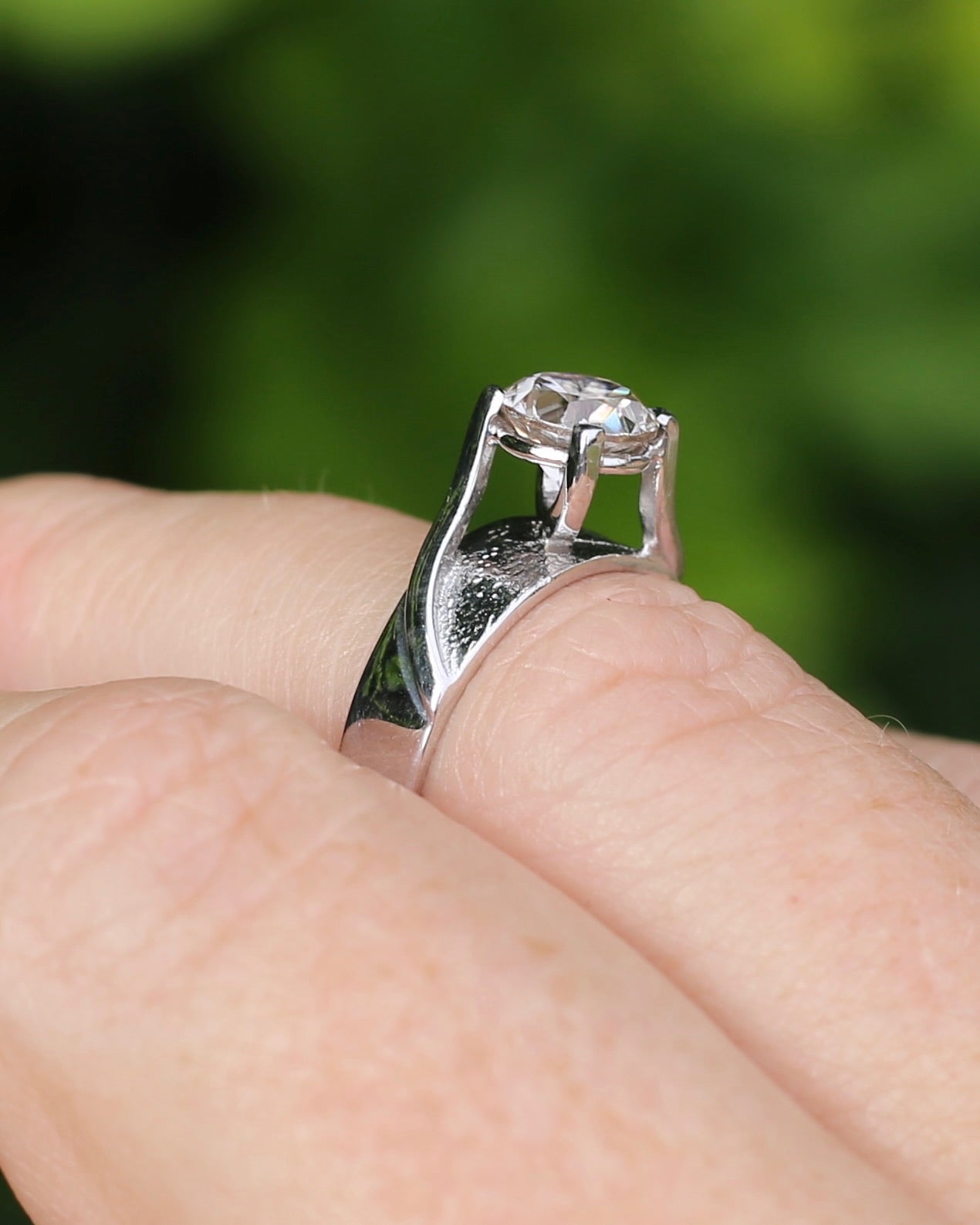 Circa 1970s 1.57ct White Pink Australian Zircon Ring, 9ct White Gold, size N or 6.75, 3.44g