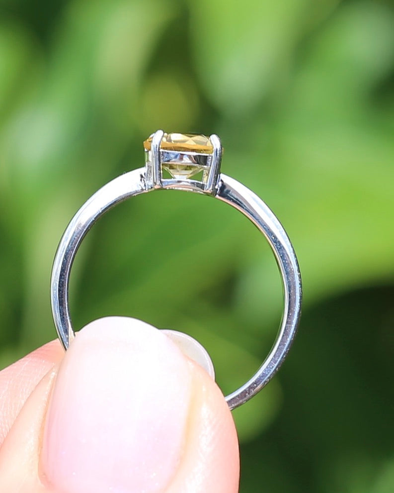 1.05ct Citrine Solitaire, Sterling Silver, size Q1/2 or just under 8.5, 2.0g