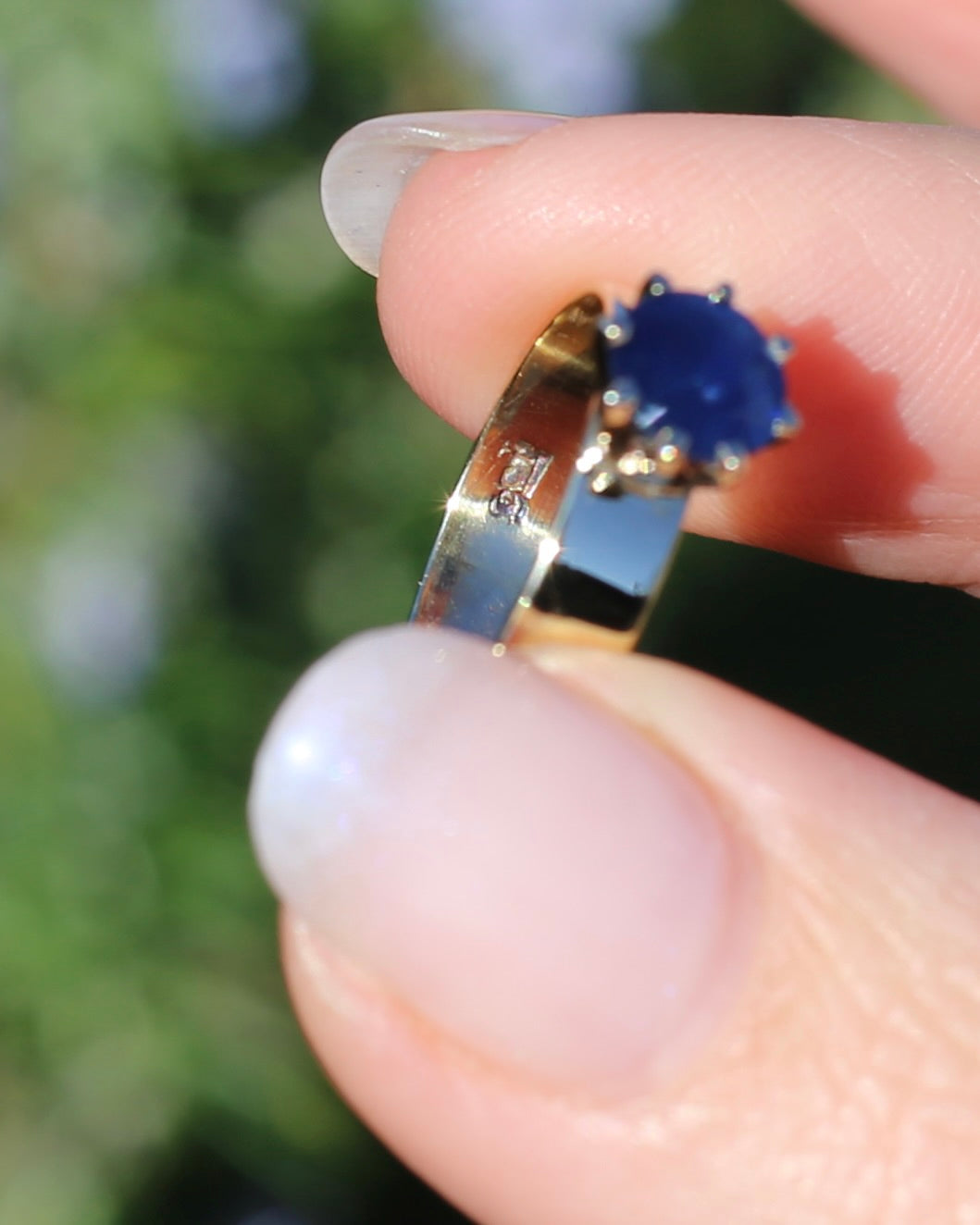 ON HOLD Multi Claw Set Vintage Blue Sapphire Ring with Silk Inclusions, 9ct Yellow Gold, size L1/2 or 6, 2.49g