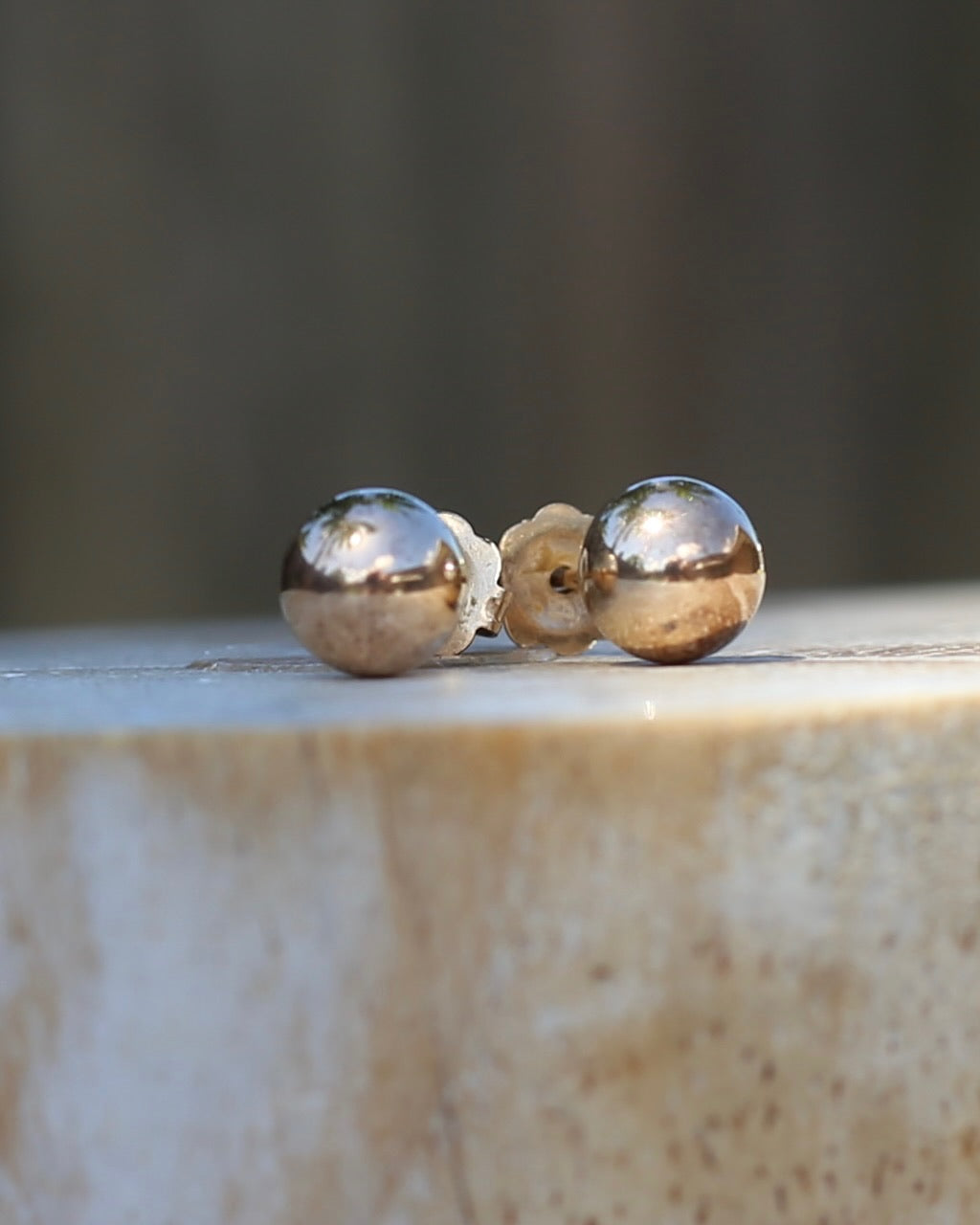 6mm 9ct yellow gold ball studs, 0.37g