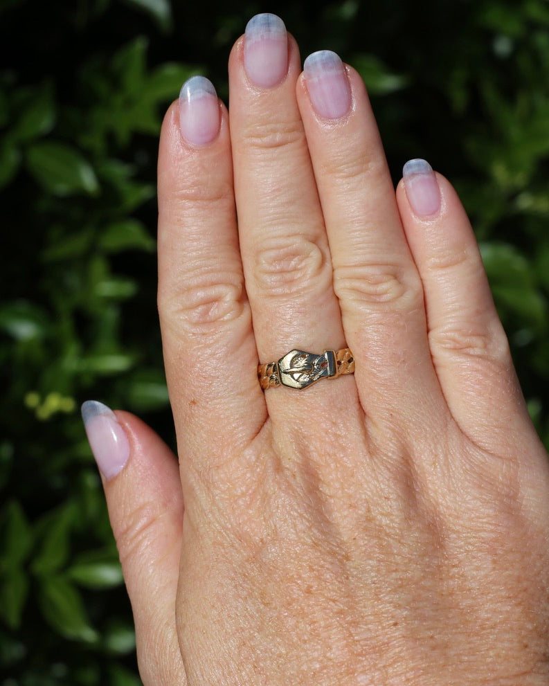 Post 1972 Sheffield Made Buckle Ring, 9ct Yellow Gold, size S1/2 or 9.25, 3.42g