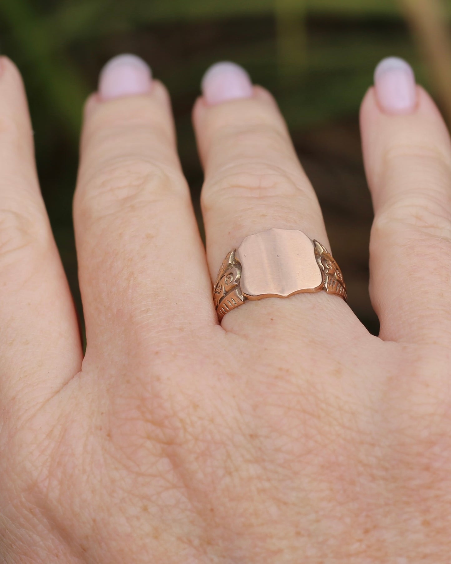 Antique 1918 Signet Ring with Carved Shoudlers, 9ct Old Rose Gold, size Q or 8 - fits more like O1/2 - P or 7.5 based on width, 4.29g