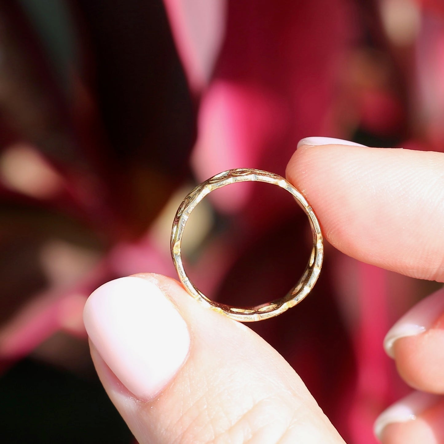 Stunning Hand Carved Vintique Wedding Band, 18ct size M1/2 or 6.5