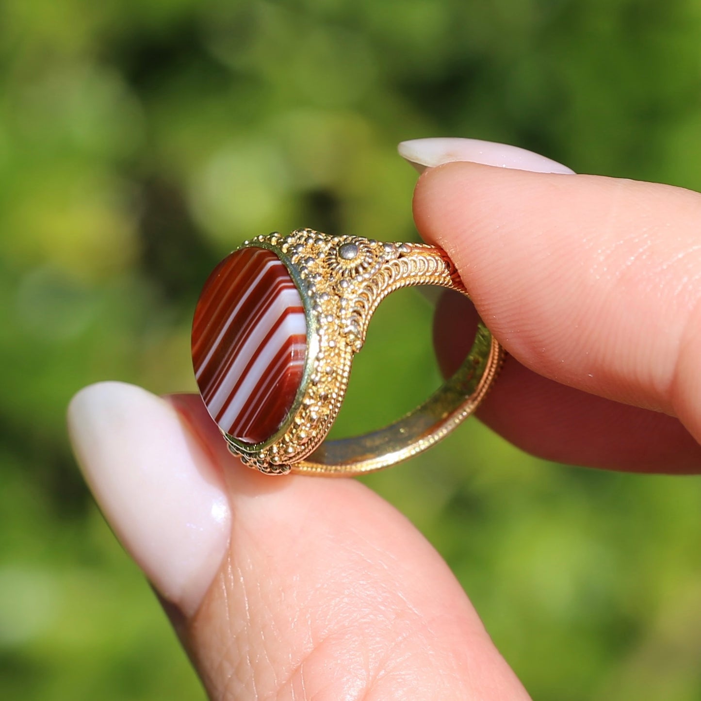 Mid Century Banded Agate in the Elaborate Scroll Detailed Floral Ring, 14ct Yellow Gold, size K1/2 or just under 5.5