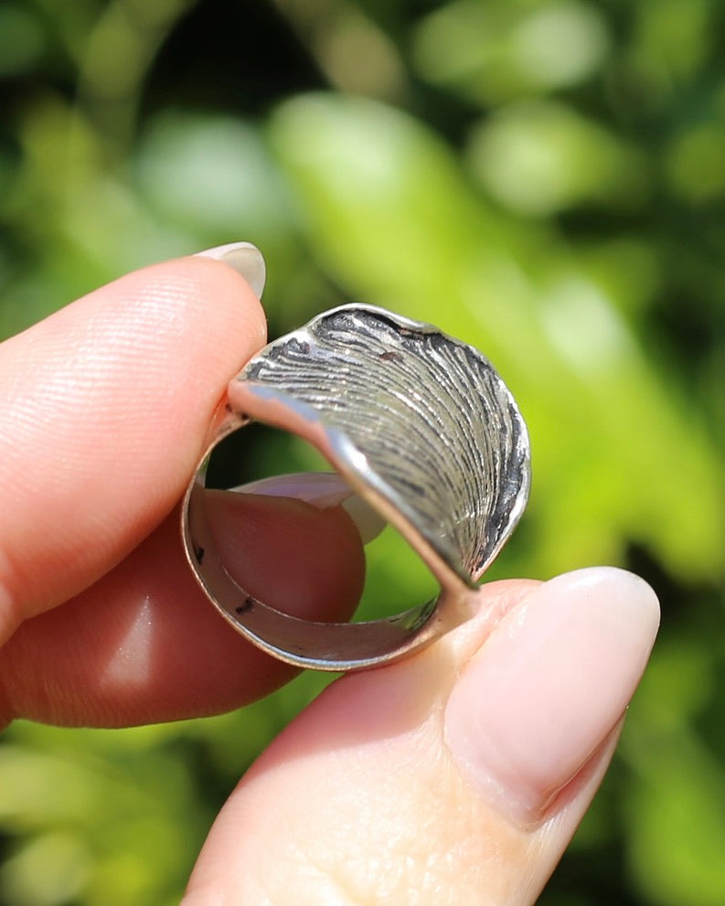 Large Petal Leaf Rustic With Dark Engraved Ridges, Sterling Silver, 8.5g, size M1/2 or 6.5 (fits smaller)