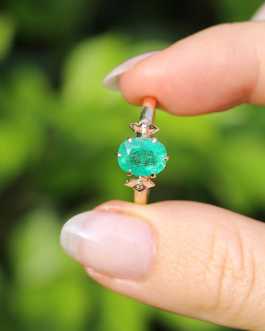 1.79ct Natural Untreated Oval Emerald in Circa 1960s 18ct Yellow Gold Claw Set Ring, 18ct Yellow Gold, size Q1/2 or 8.5, with Valuation