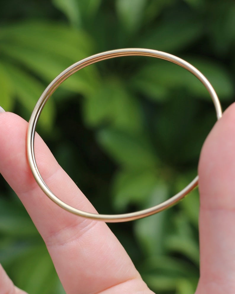 Oval 9ct Coil Bangle, British Made, 9ct Yellow Gold (the slightly rosier gold of the two), 5.38g
