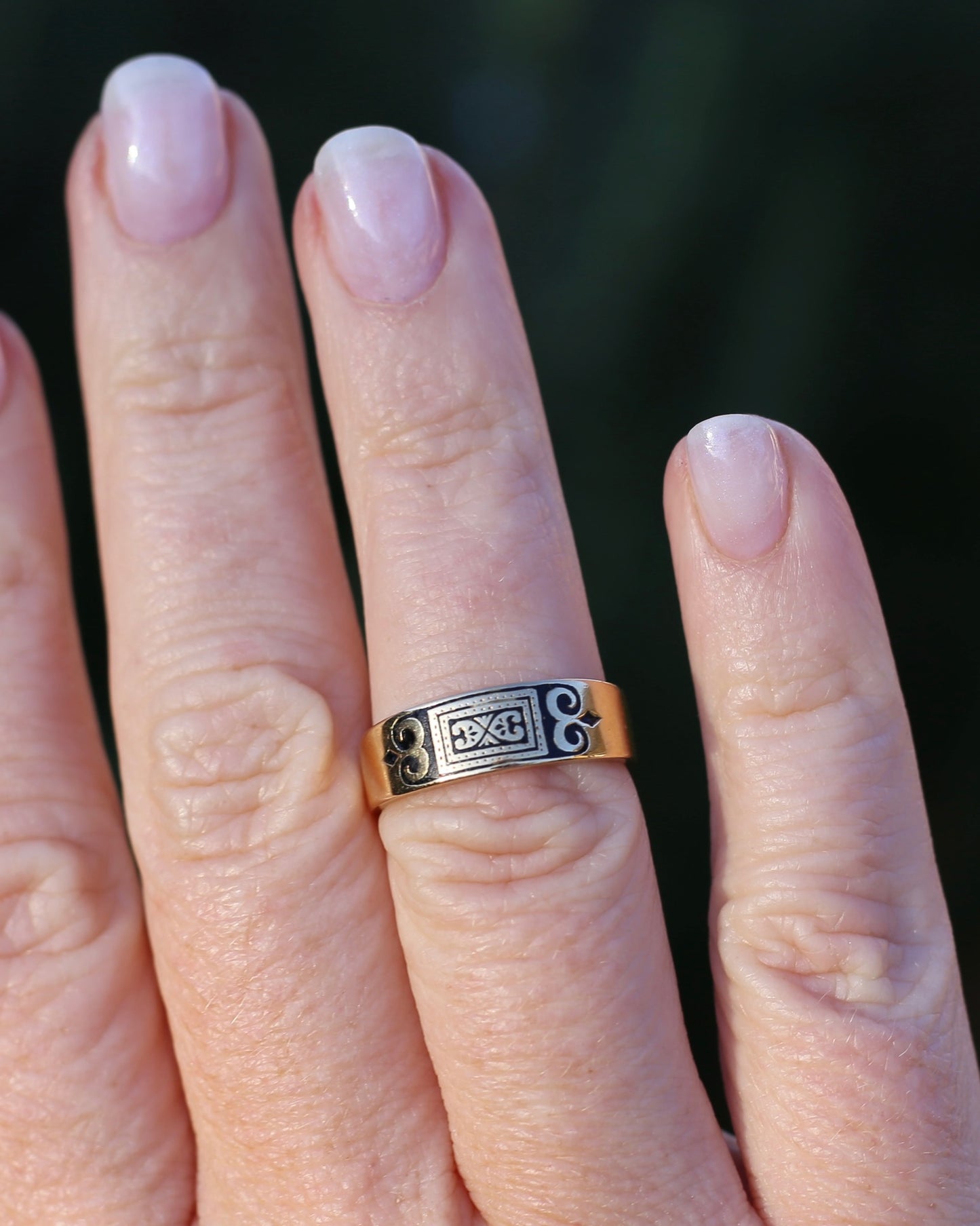 Antique Early Australian J. M. Wendt Enamel Set Band, 18ct Yellow Gold, size N or just over 6.5 (fits more like an M-M1/2 due to width)