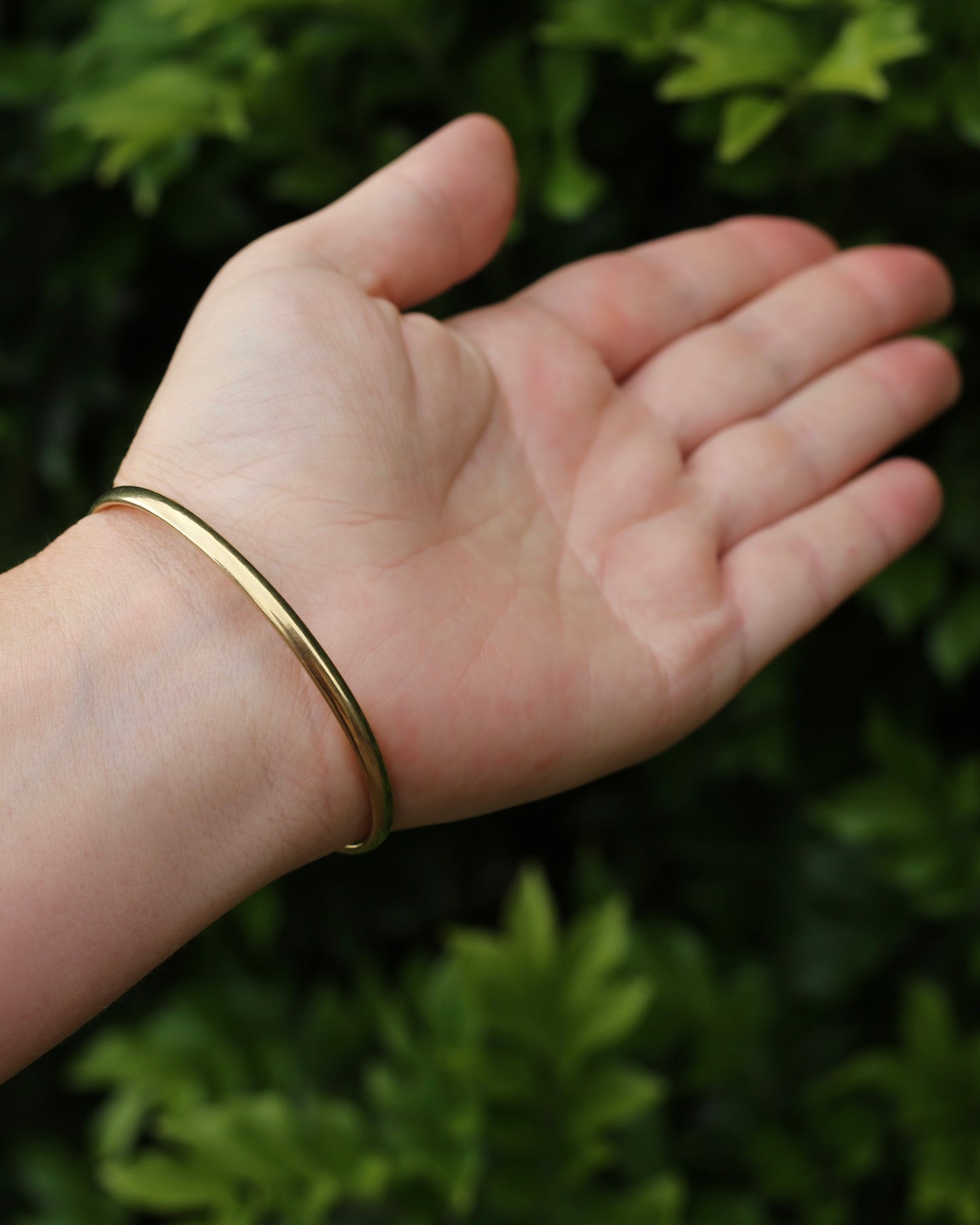 Oval 9ct Coil Bangle, 9ct Yellow Gold, 4.88g