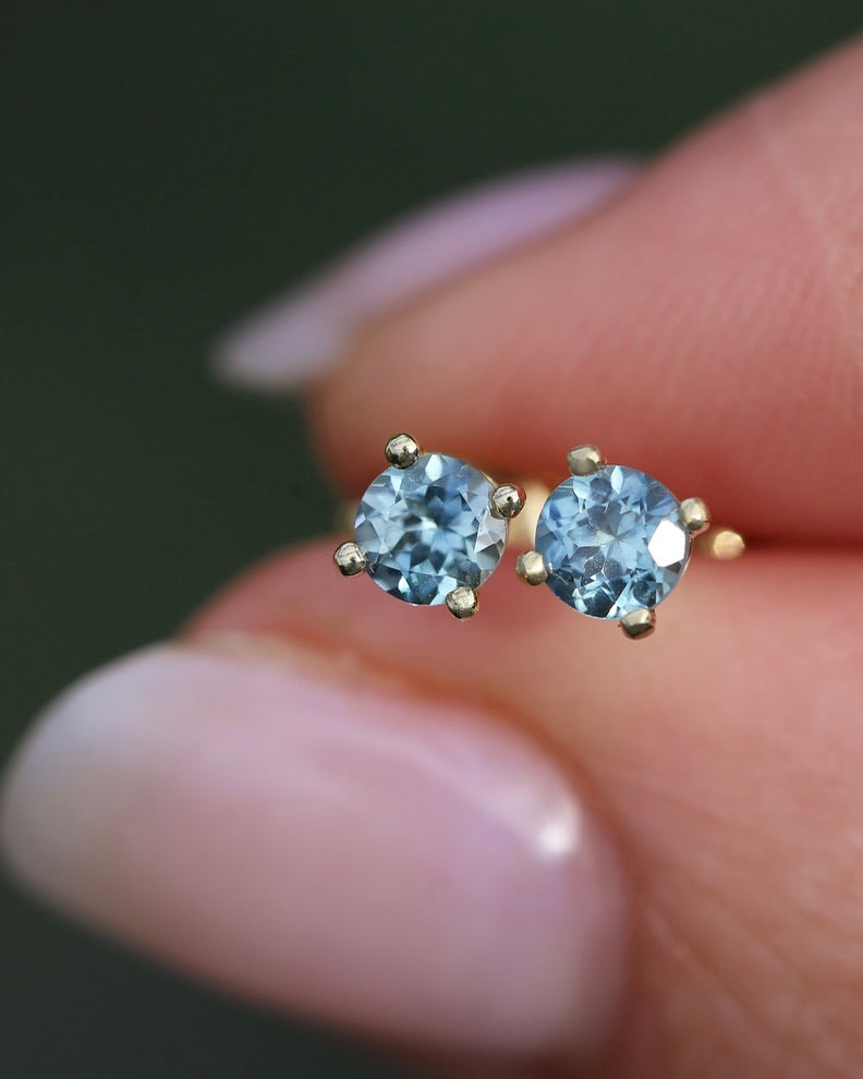 0.8ct Pale Blue Parti Sapphire Studs, 9ct Yellow Gold, 0.76g