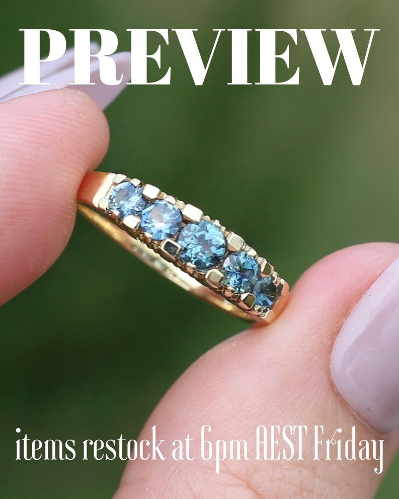 1.15ct Blue and Yellow Parti Sapphire Five Stone Ring in Angular Settings, 9ct Yellow Gold, size O or 7.25, 2.78g