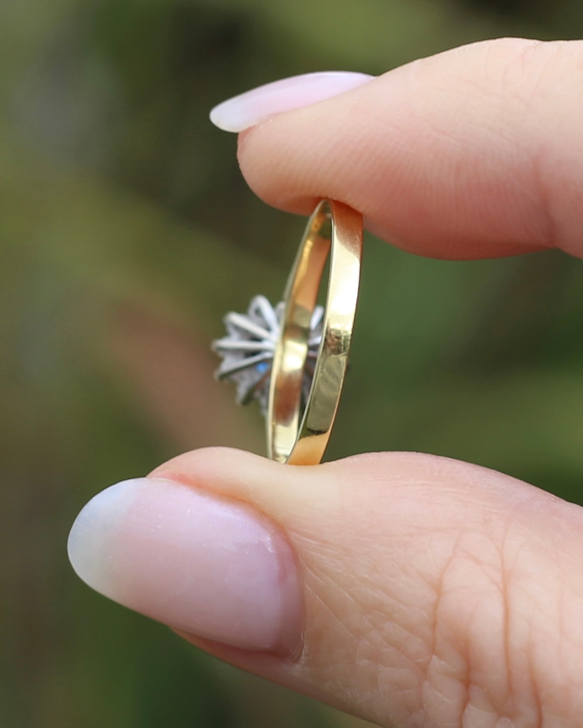 Natural Sapphire and Diamond Halo, 18ct White and Yellow Gold, size R or just over 8.5, 3,15g