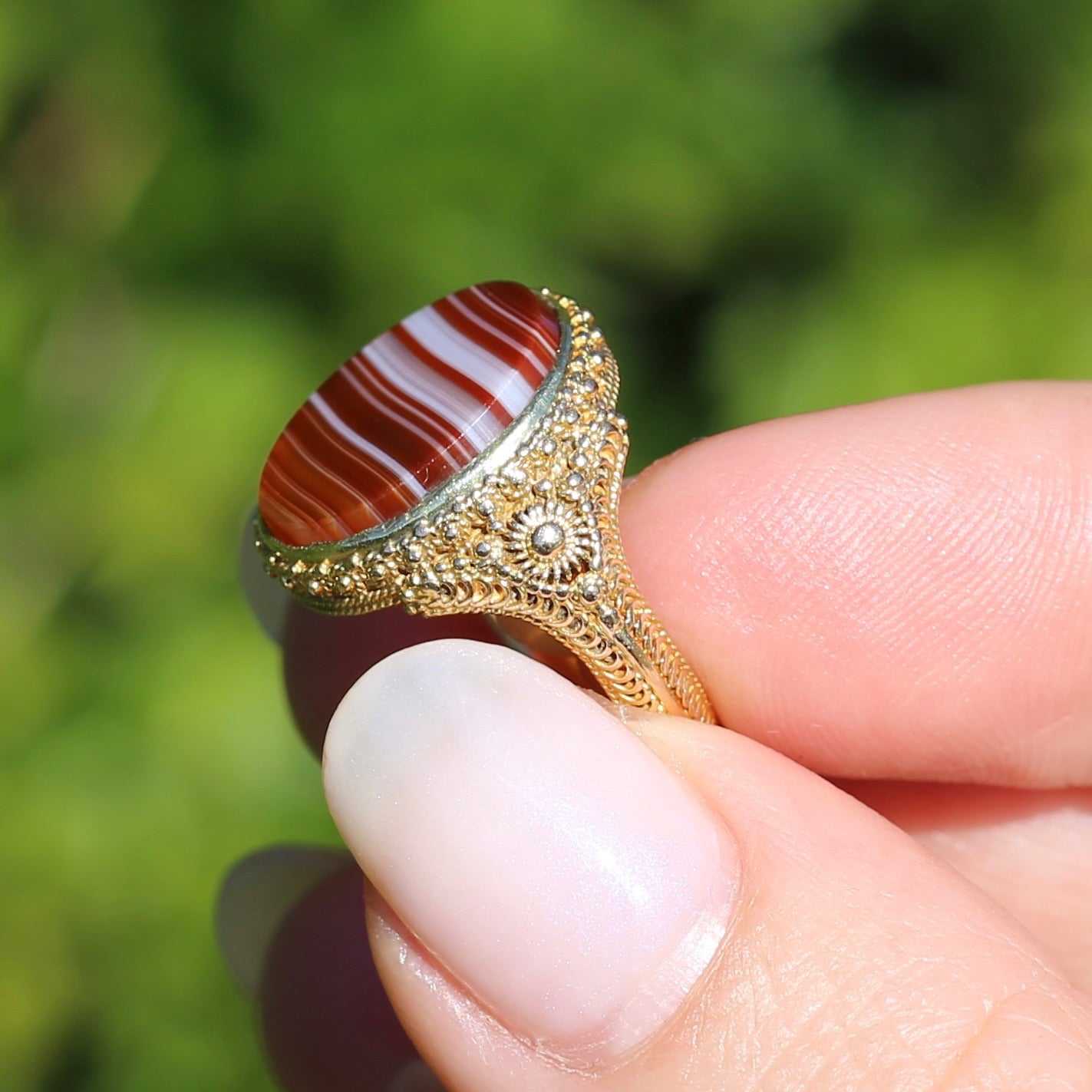 Mid Century Banded Agate in the Elaborate Scroll Detailed Floral Ring, 14ct Yellow Gold, size K1/2 or just under 5.5