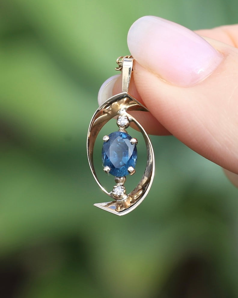 1.5ct Natural Blue Sapphire and Diamond Vintage Pendant, 9ct Yellow Gold, 1.57g