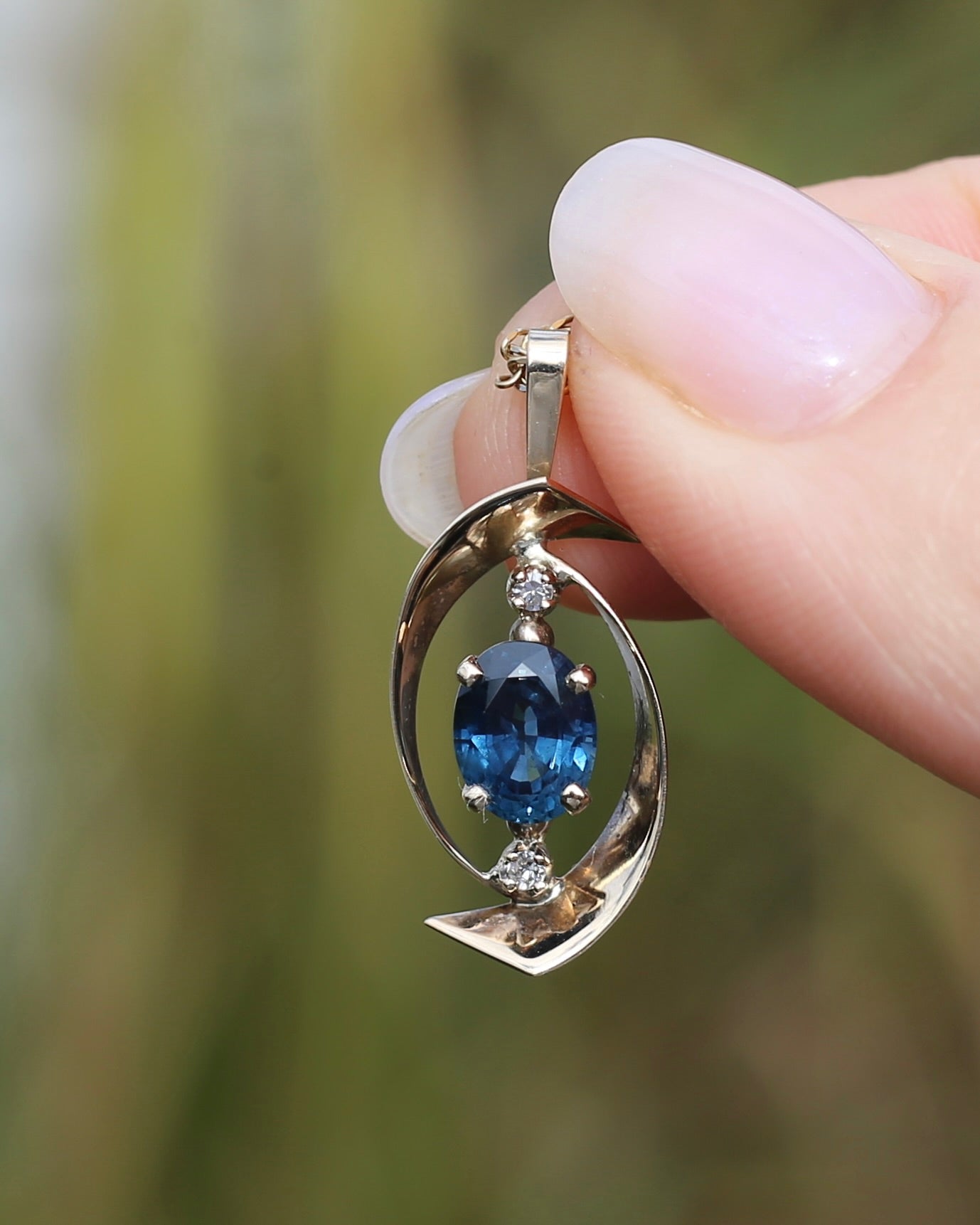 1.5ct Natural Blue Sapphire and Diamond Vintage Pendant, 9ct Yellow Gold, 1.57g