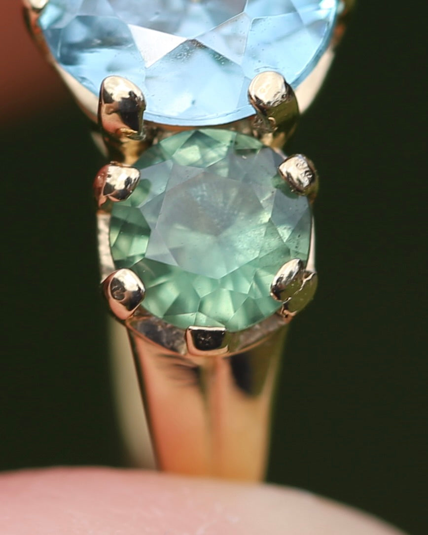 1.65ct Blue Zircon and 0.97ct Parti Sapphire Trilogy, 9ct Yellow Gold, size R1/2 or 8.75